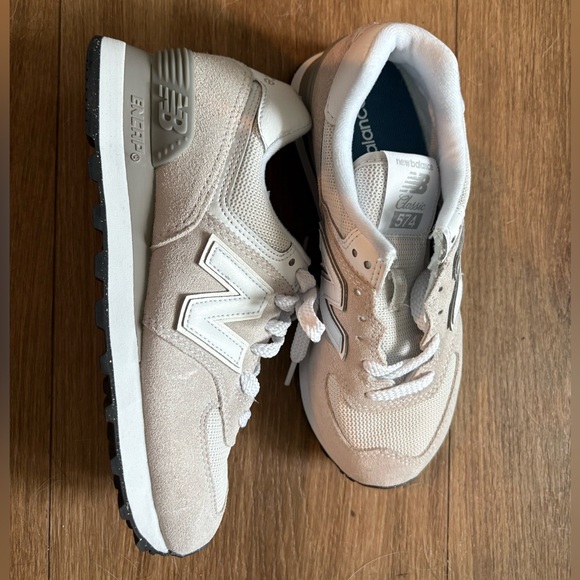 New Balance Classic 574 - Picture 2 of 3
